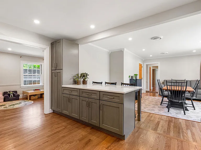355 Pearse Rd — Photo 7