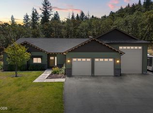 125 McKenzie Ridge Rd, Grants Pass, OR 97526