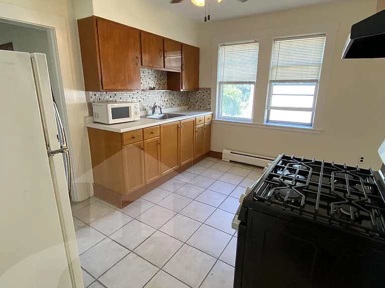 69 Clarendon Ave #2 — Photo 3
