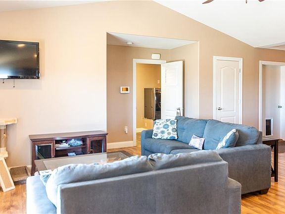 5th image of 3015 Golden Acres Dr