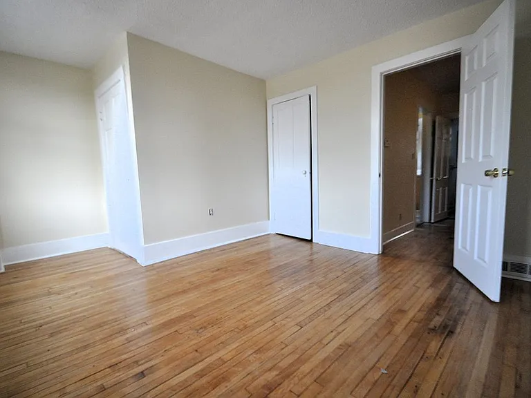 8525 Main St #UPPER — Photo 11