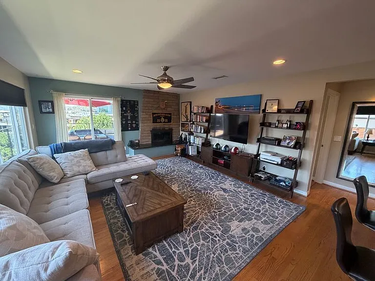 3628 Lloyd Pl — Photo 5
