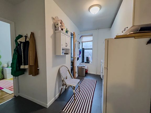 4th image of 98 Thompson St APT 20