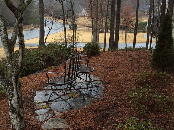 5th image of 320 White Oak Dr