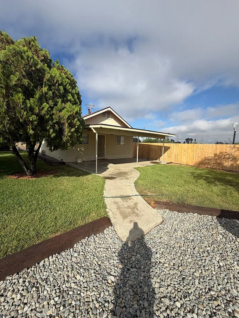 Charming 2-Bedroom Country Home for Rent in Lemoore! — Photo 2
