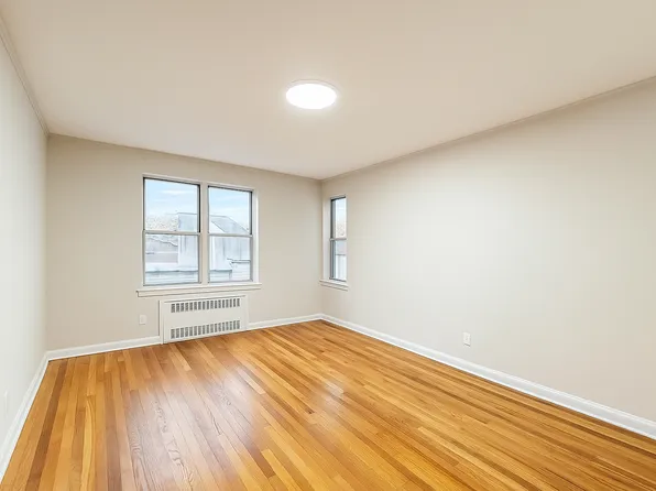 915 East 17th Street image 9 of 12