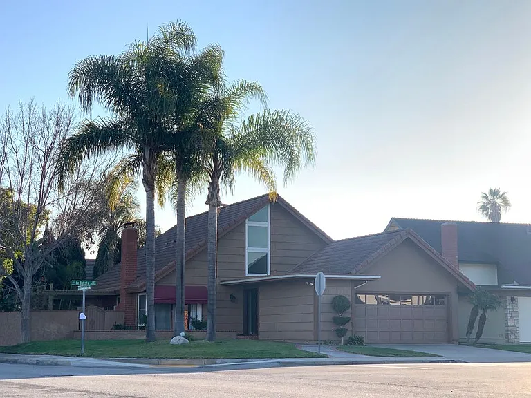 10896 La Batista Ave — Photo 3