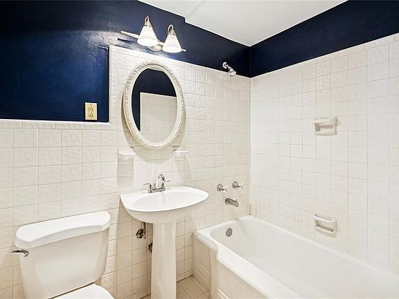 4th image of 1205 Saint Charles Ave APT 604
