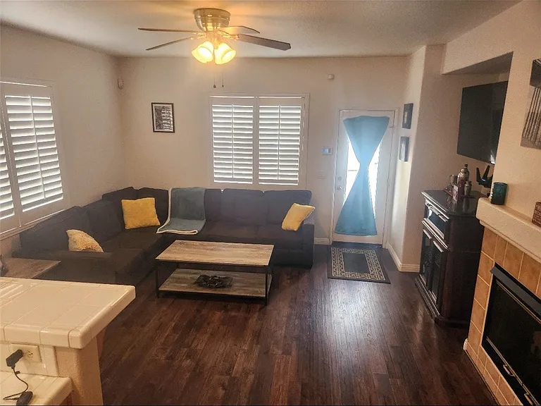 121 E C St — Photo 3