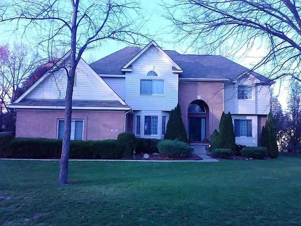 1st image of 935 Deep Valley Dr #8