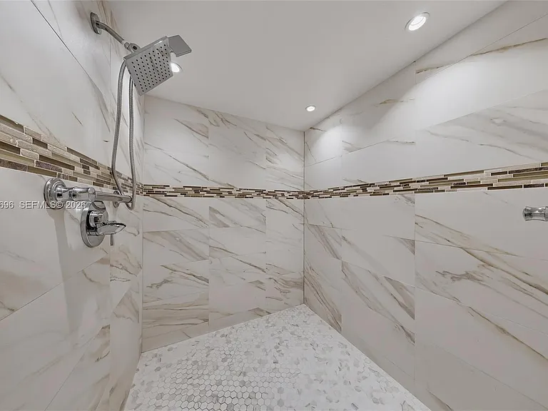 161 Crandon Blvd #326 — Photo 9