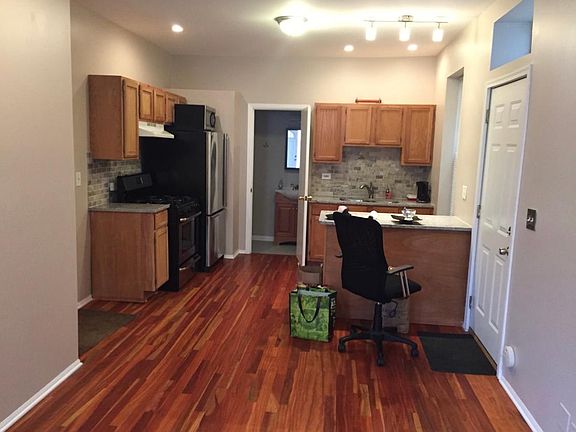 2nd image of 1030 N Wolcott Ave