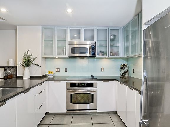 5th image of 1441 9th Ave Unit 209