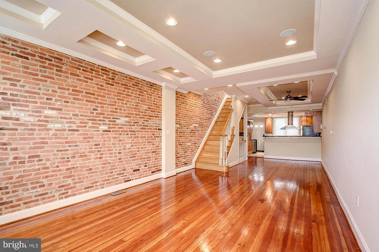 3 bed, 2100 sqft, $2,700 — Photo 2
