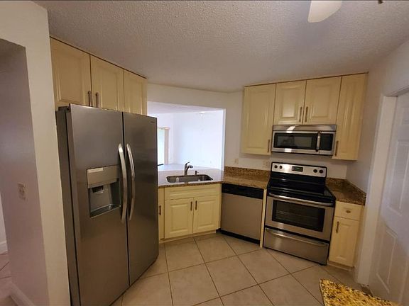 4th image of 8 NE Via De Casas Sur #104