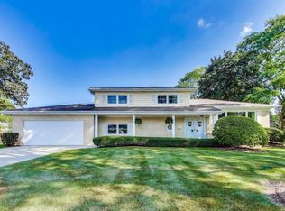 945 Hawthorne Ln, Northbrook, IL