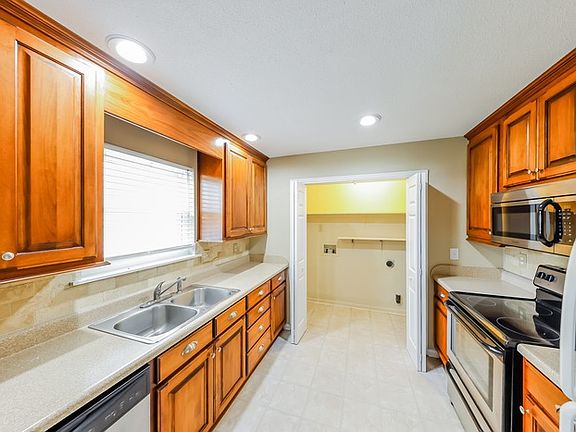 4th image of 2218 Cecille Dr SW