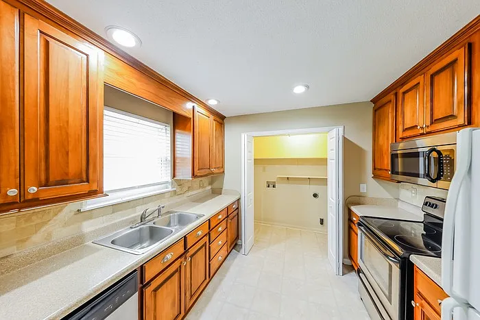 2218 Cecille Dr SW — Photo 4