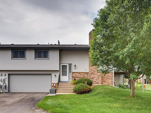 3rd image of 622 Portland Mews