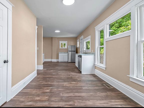2nd image of 16 Eagle St