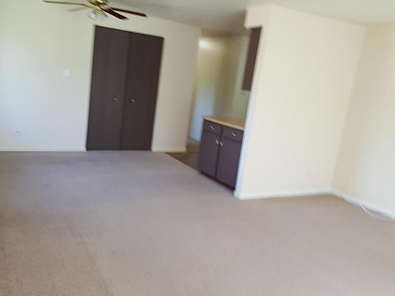 dining room with ceiling fan