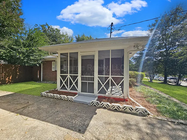 605 Green Acres Rd SE — Photo 3