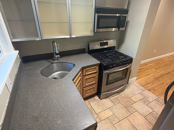 2nd image of 7 Chesterton St APT 1