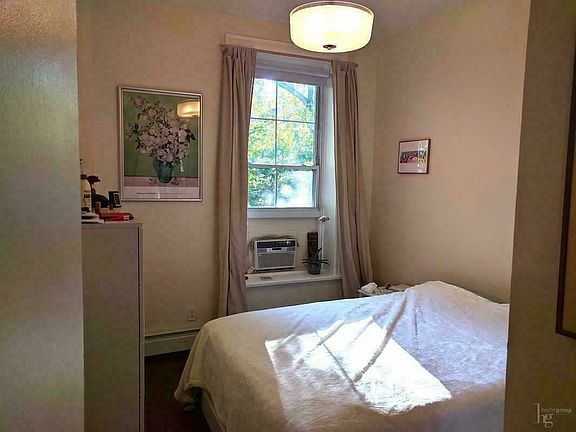 4th image of 136 E 30th St APT 2R