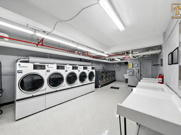 2251 Knapp Street image 9 of 11