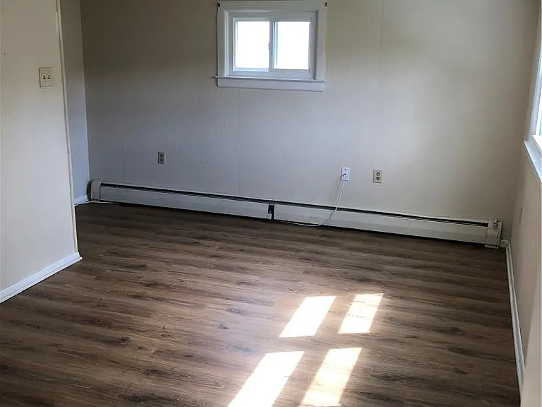 135 N Cedar St — Photo 8