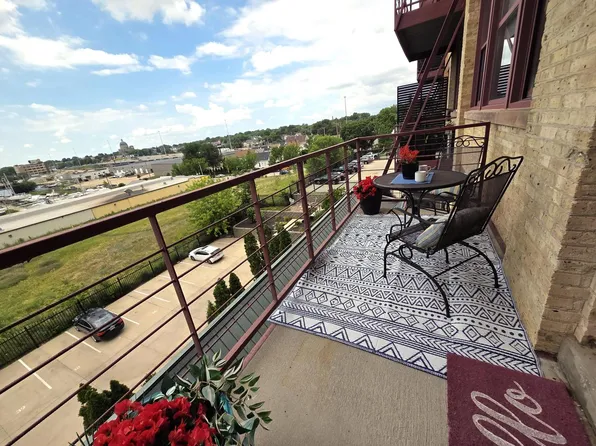 215 W Maple STREET #307, Milwaukee, WI 53204