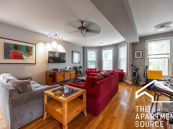 3rd image of 3023 N Oakley Ave APT 1