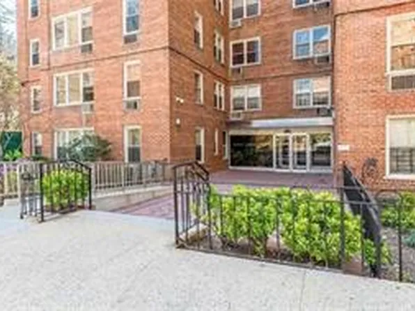 2465 Palisade Avenue image 16 of 24