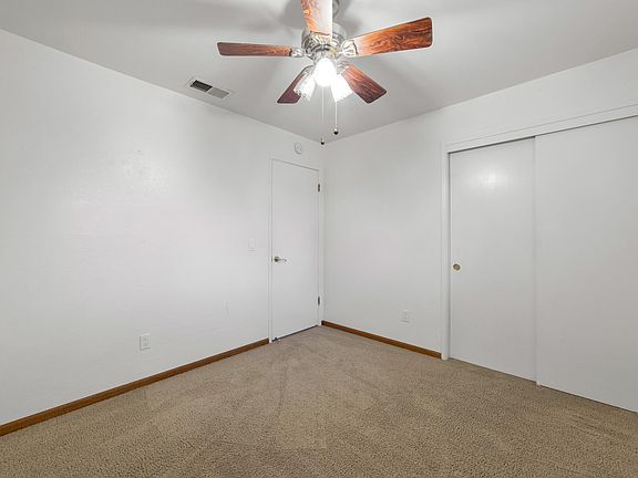 3rd image of 910 Walnut Woods Ct