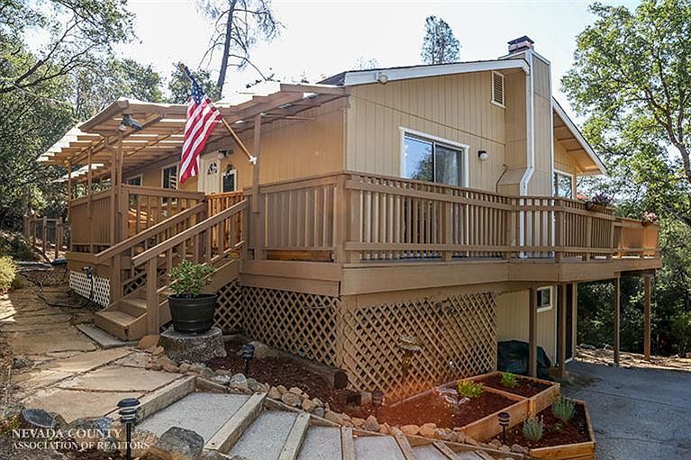 1st image of 13695 Hemlock Dr