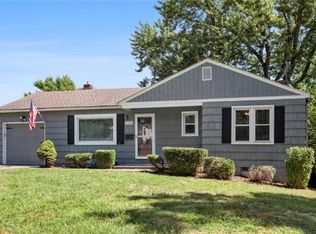 7135 Glenwood St, Overland Park, KS 66204