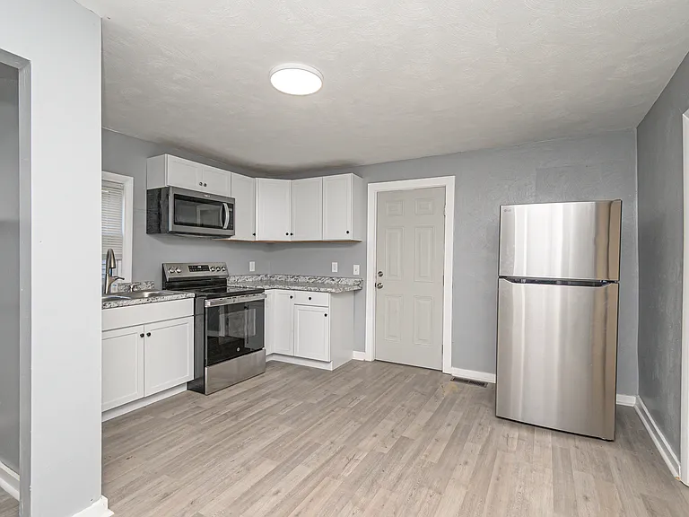 1314 Werner Ave — Photo 6