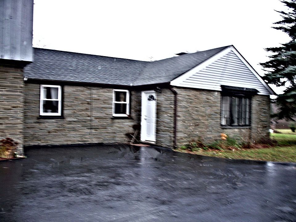 entrance to 3-bedroom aparment