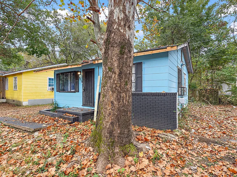 913 Lanier Ave — Photo 3