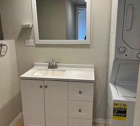4th image of 523 Georgetown Dr APT B