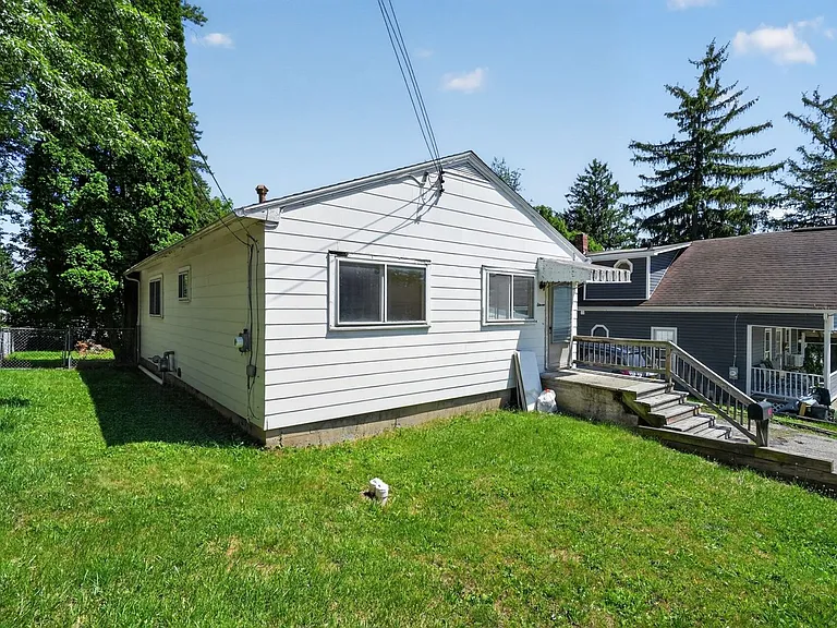 11 Spencer Ave — Photo 36