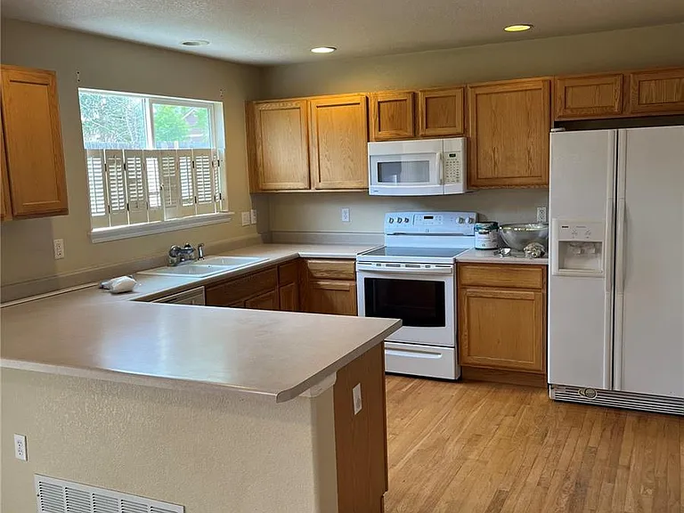 4168 S Riviera St — Photo 3