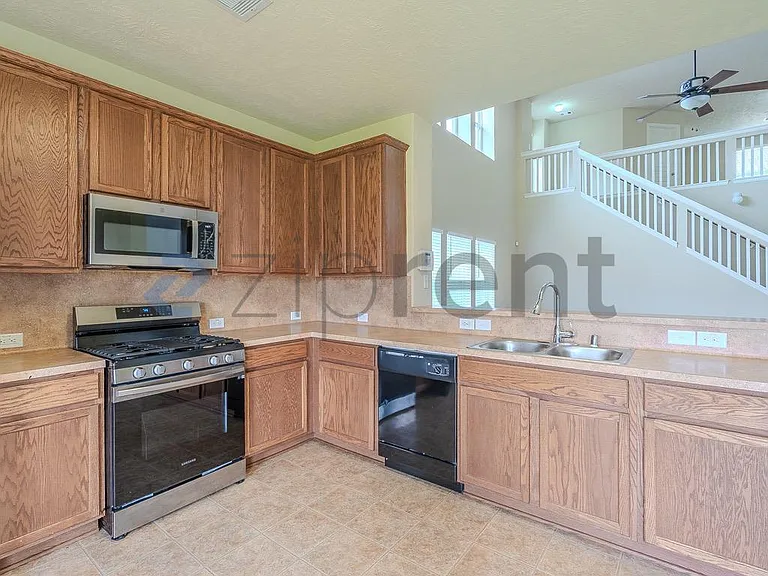 3029 Cambridge Meadows Ln — Photo 10