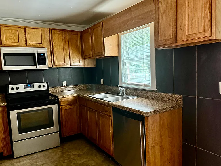535 Pearl St — Photo 6