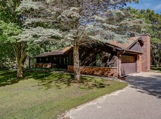 1278 Lizbeth Ln, Cedarburg, WI 53012