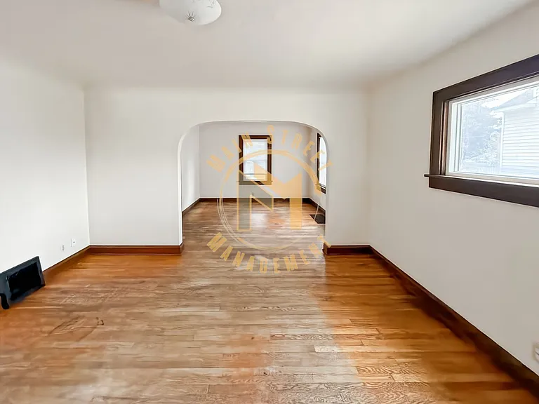 520 Henry St — Photo 4