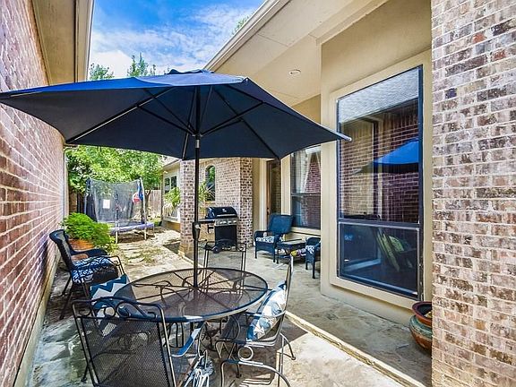 4th image of 4033 Westmont Ct
