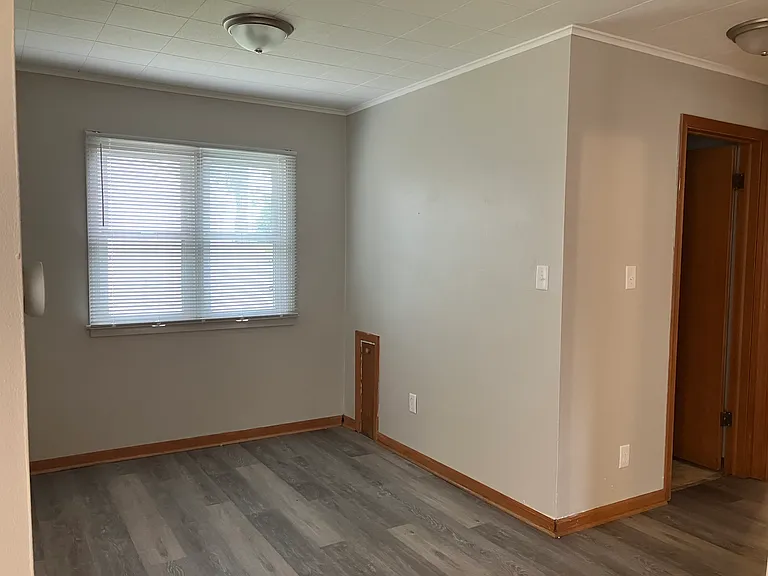 508 E Buckner St — Photo 10