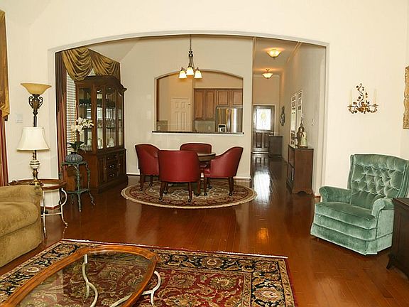 4th image of 5303 Juniper Terrace Ln