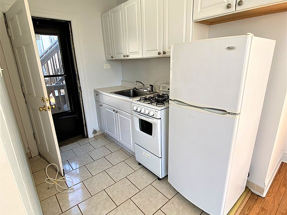 3rd image of 3154 W Wilson Ave #3S